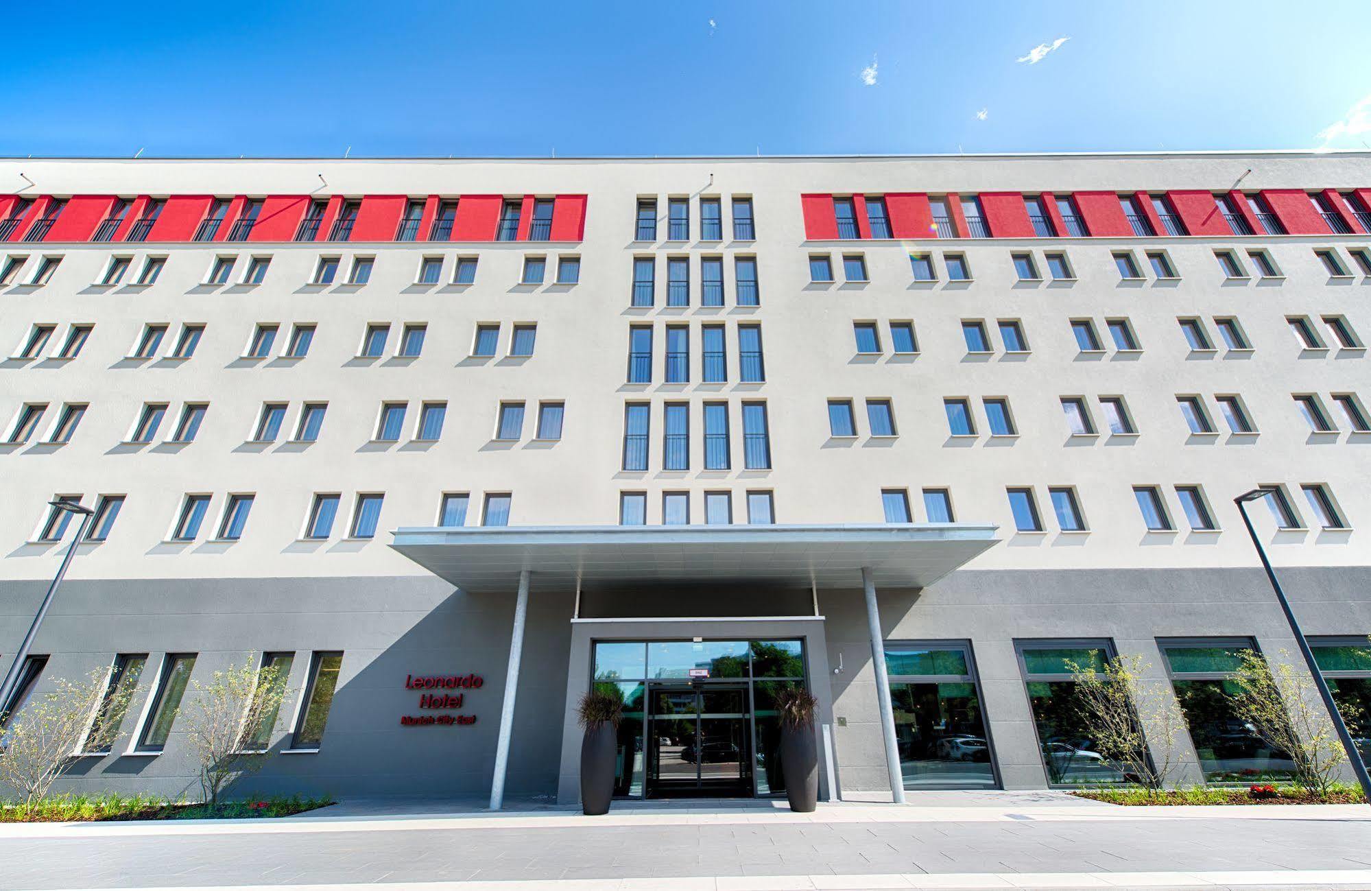 Hotel Leonardo East 4*
