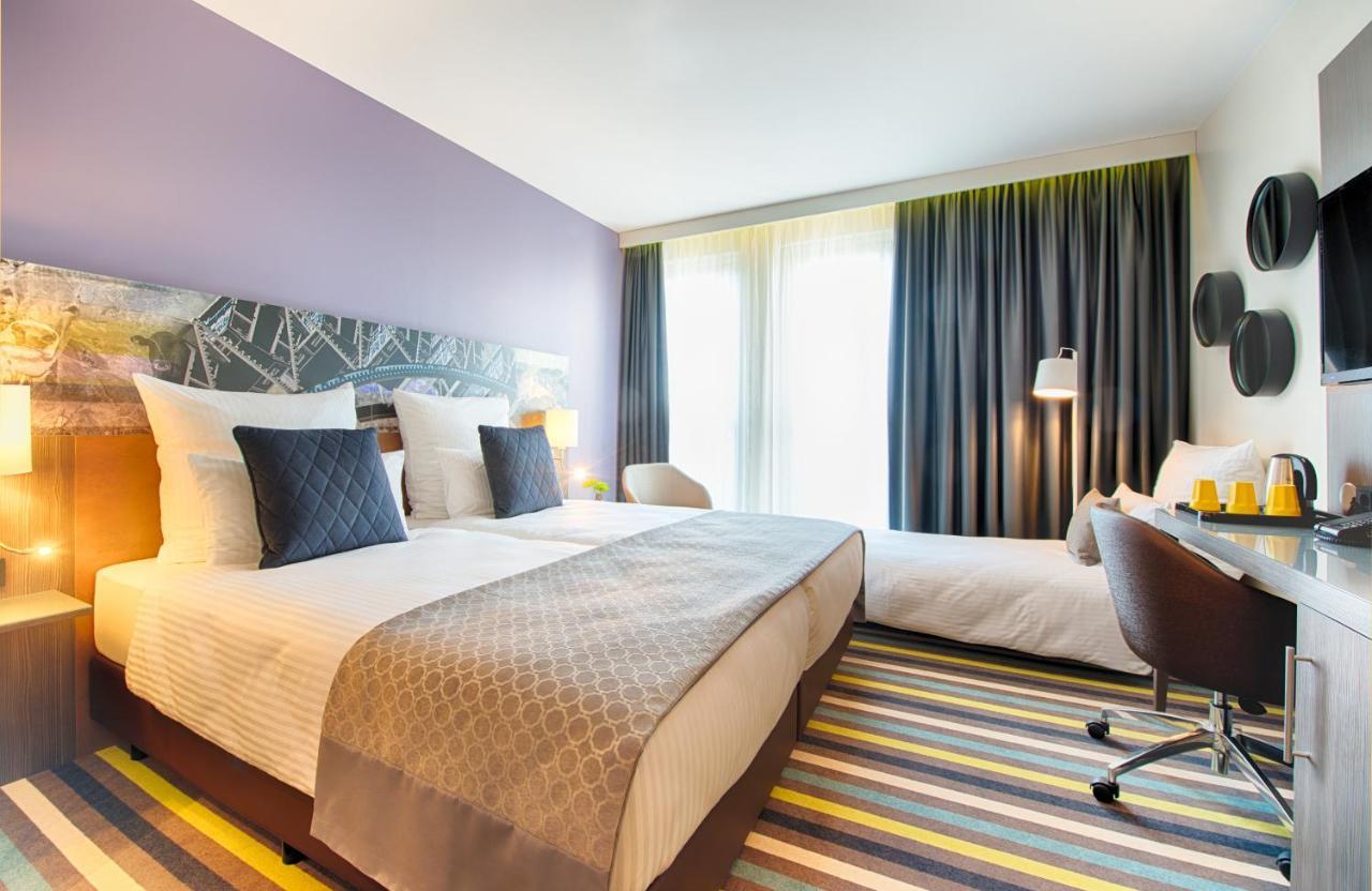 Leonardo East 4*